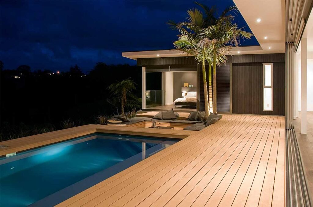 Deck de madeira WPO para piscinas